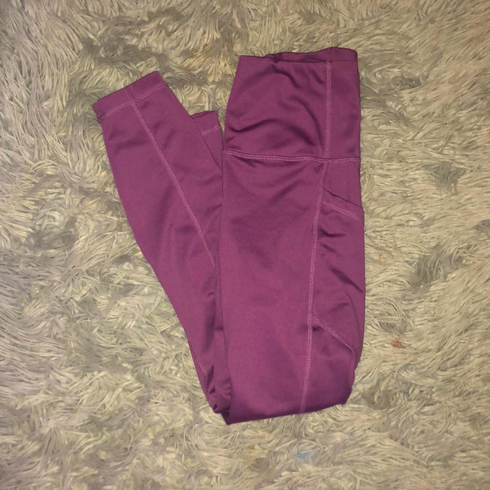 cute purple leggings!